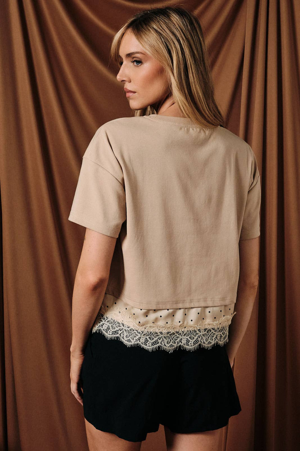 CROPPED BOXY TEE W CONTRAST POLKA DOT SATIN & LACE HEM