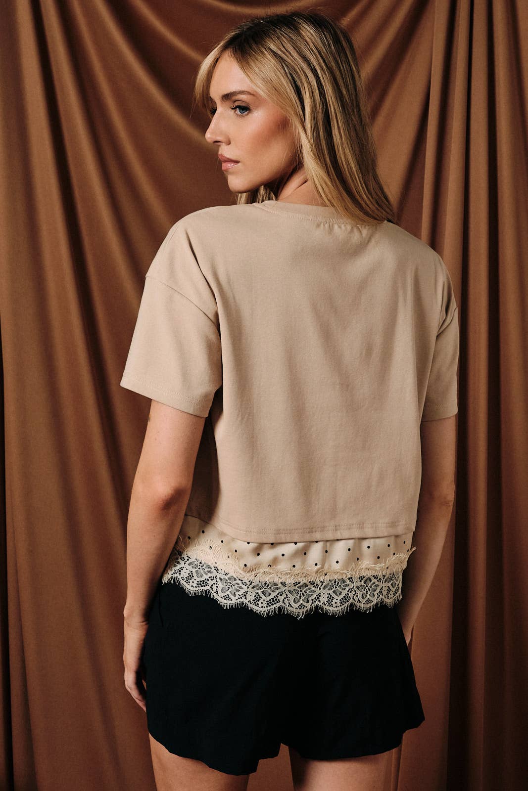 CROPPED BOXY TEE W CONTRAST POLKA DOT SATIN & LACE HEM