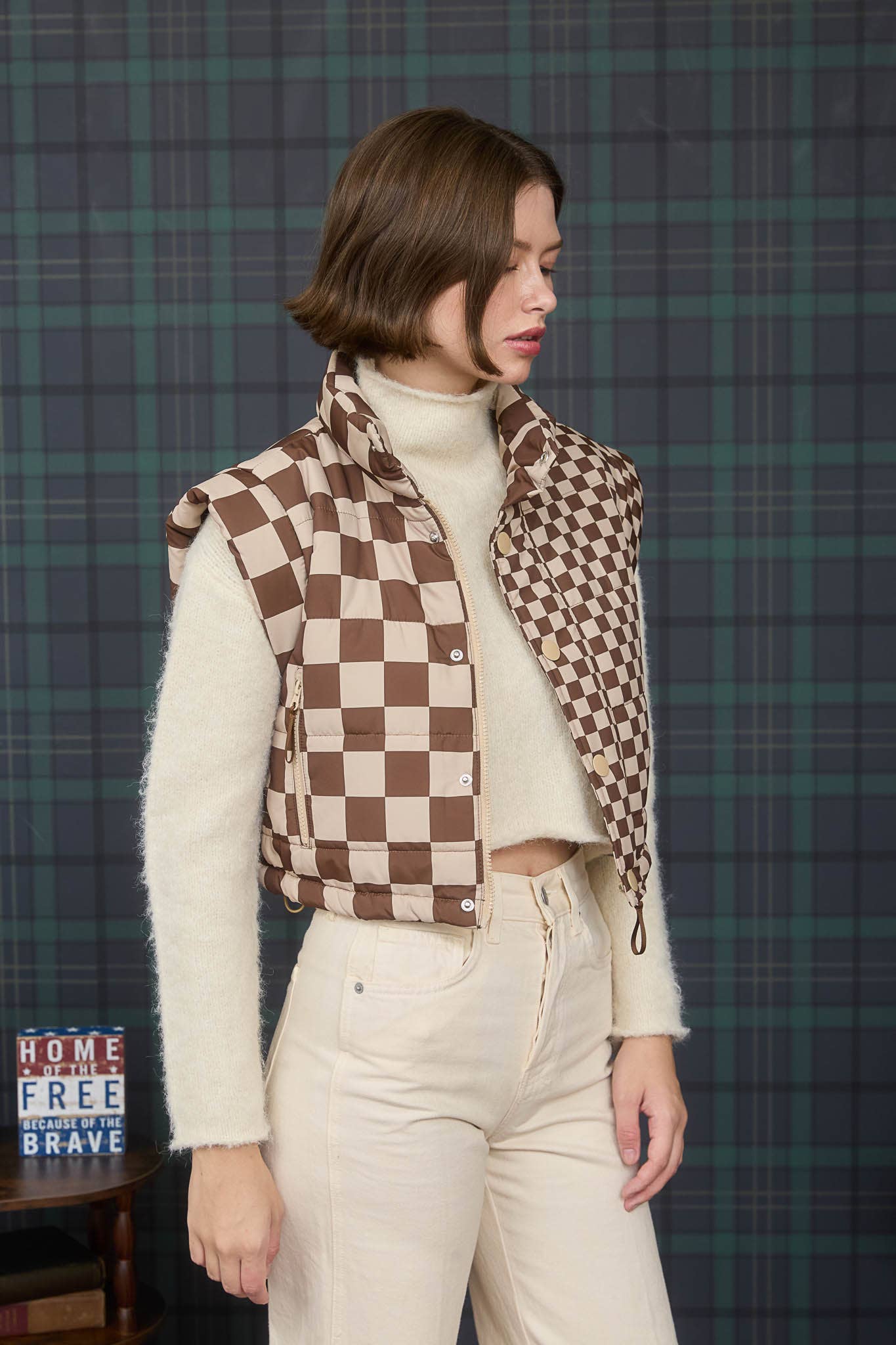 CHECKERED CROPPED PUFFER VEST: KHAKI