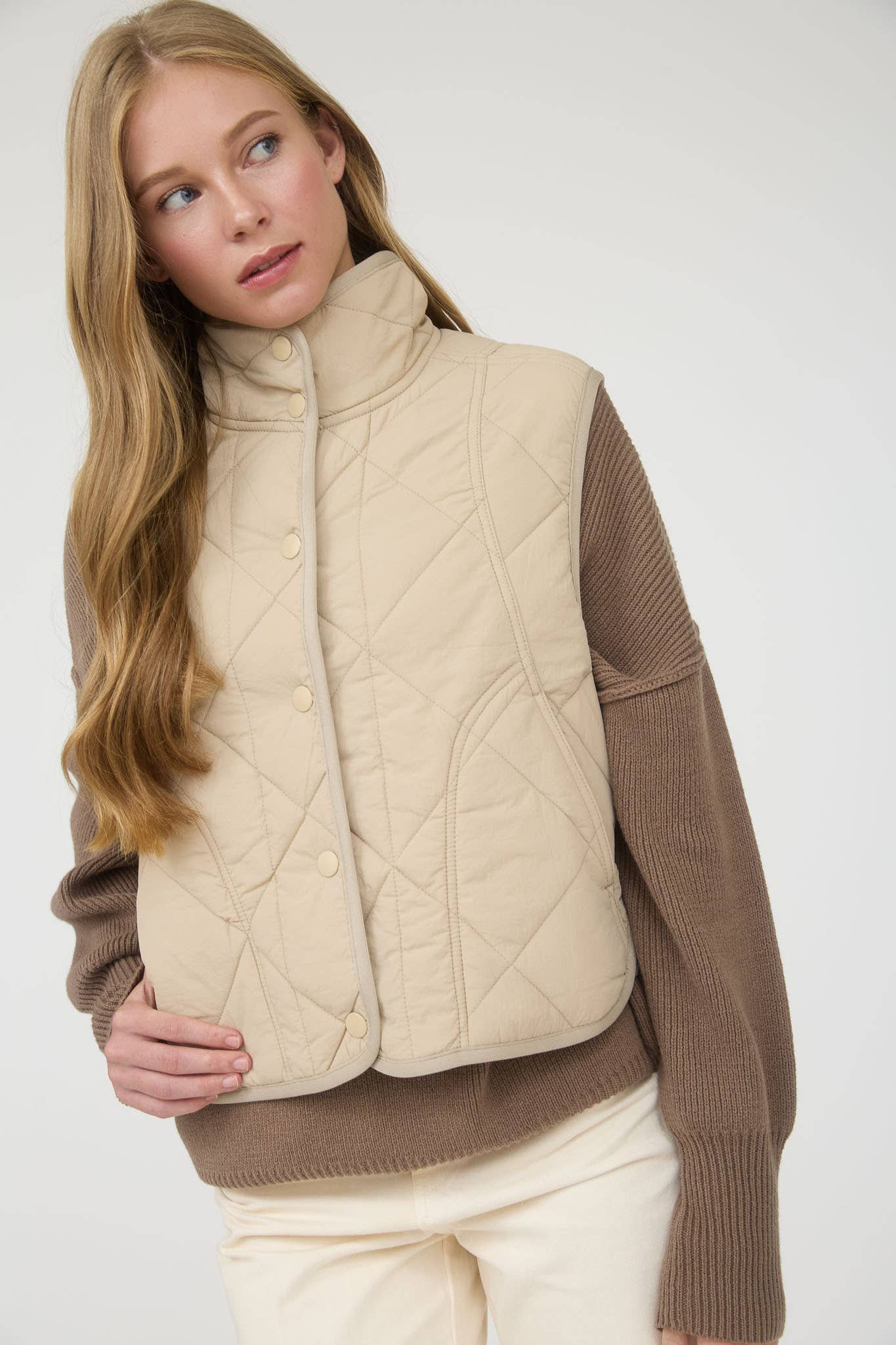 QUILTED PUFFER VEST: MOCHA