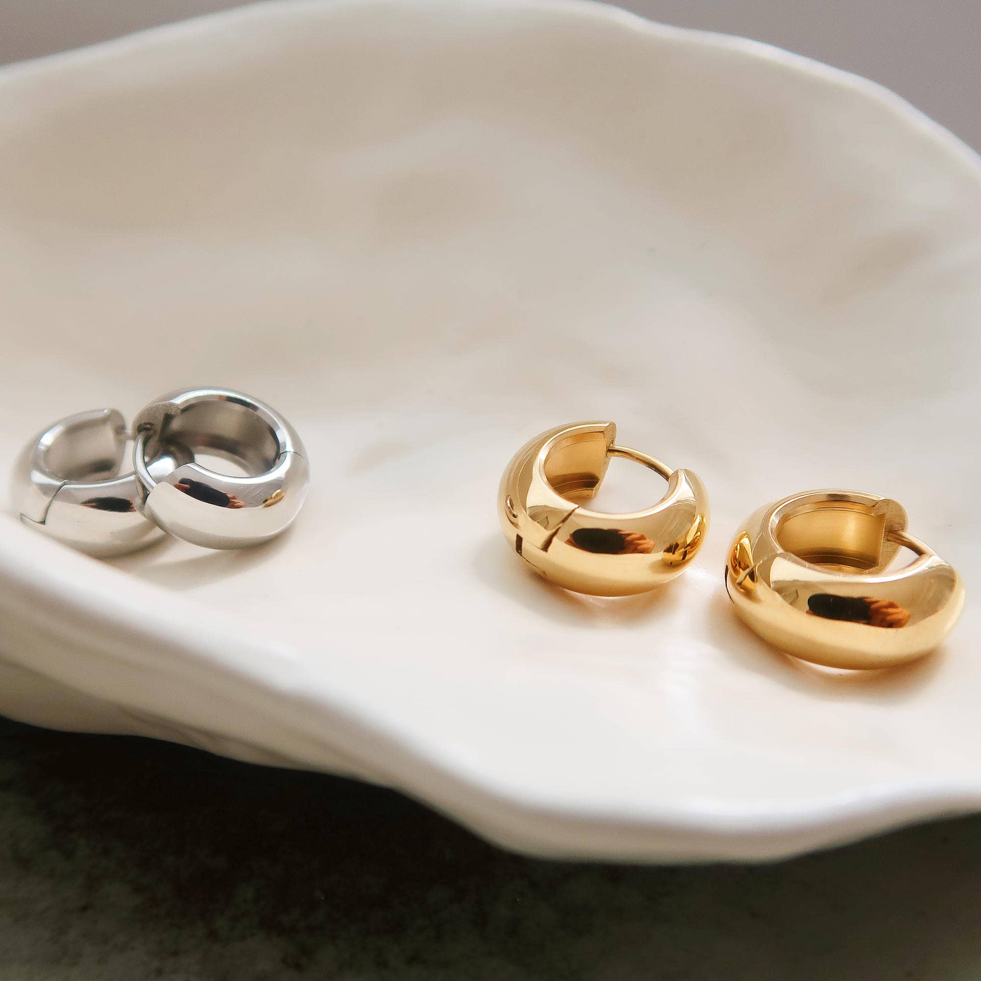 18K Non-Tarnish Classic Hoop Earring YG