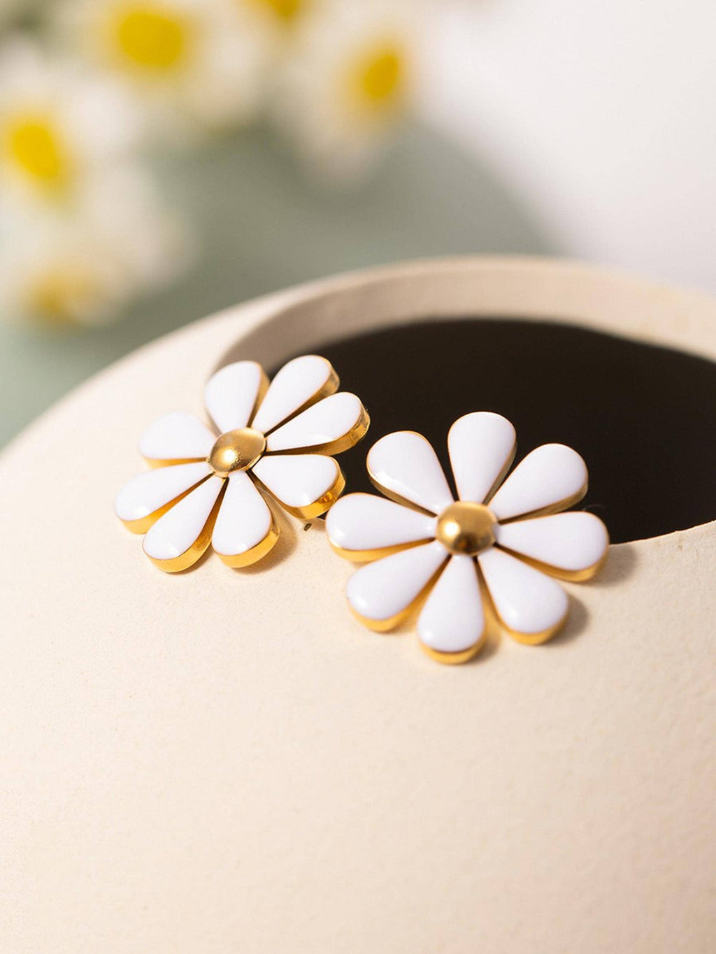 Bree 18K Non-Tarnish Daisy Stud: Yellow Gold