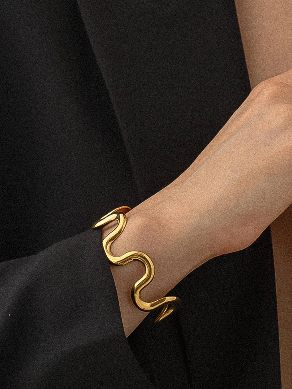 Félix Gold Non-Tarnish Wavy Bracelet