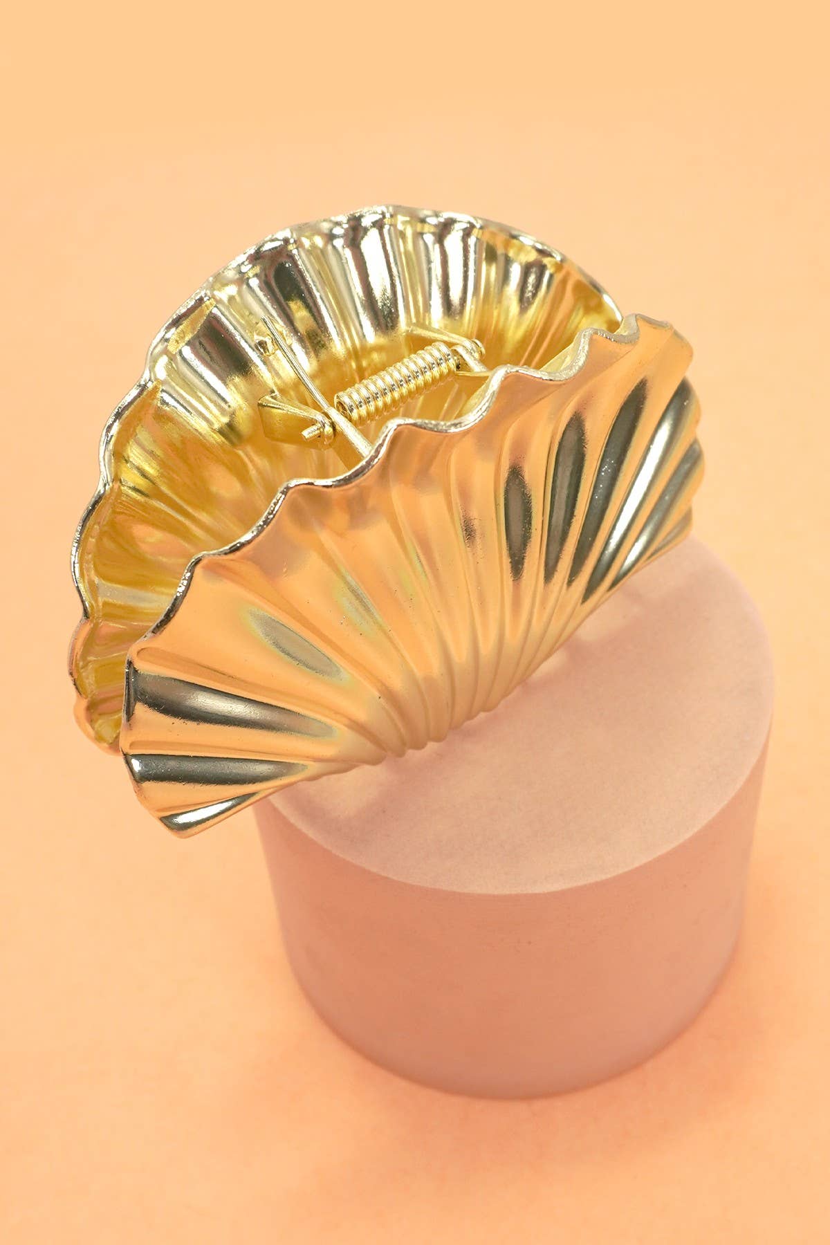Golden Seashell Claw