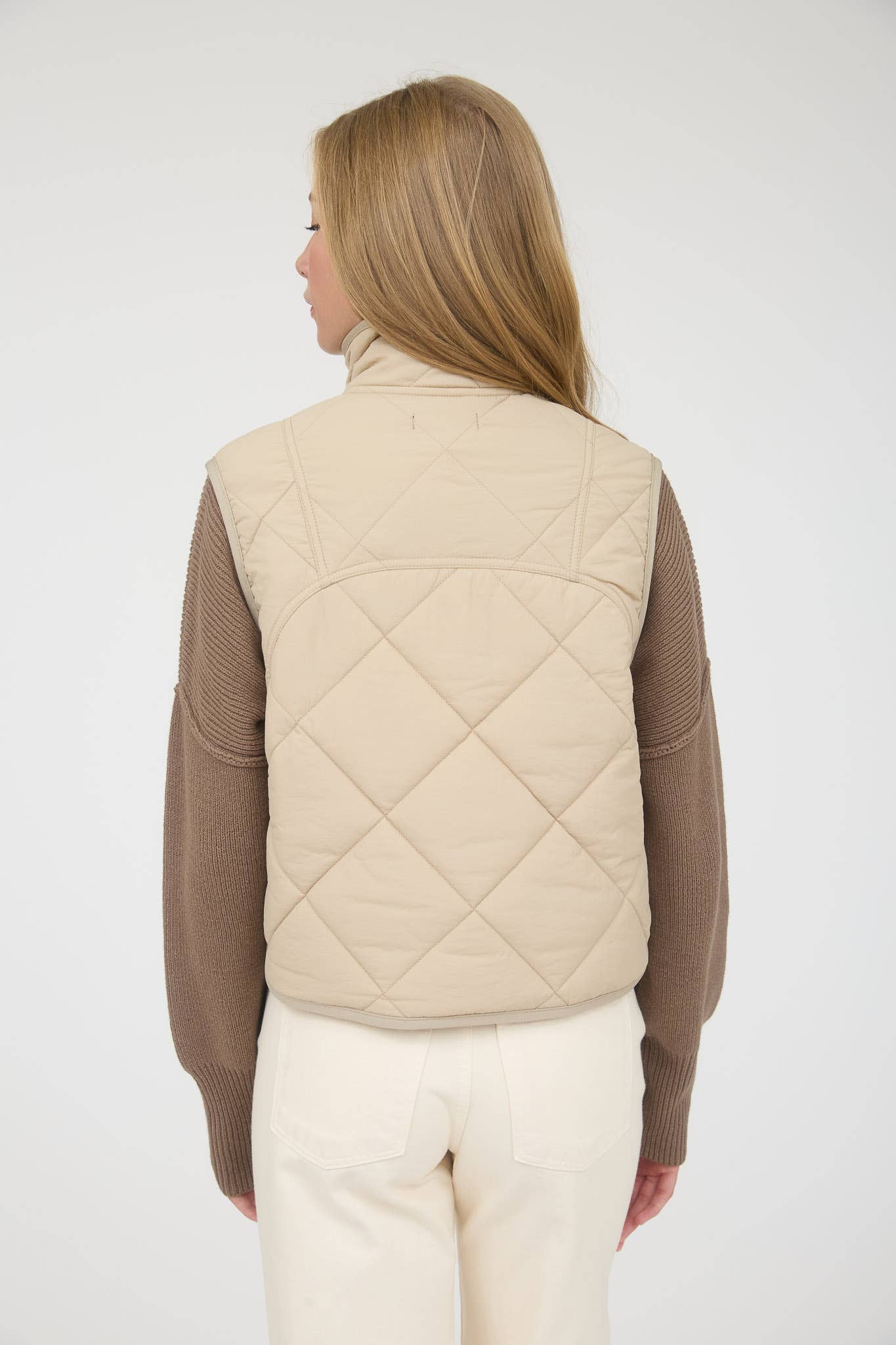 QUILTED PUFFER VEST: MOCHA