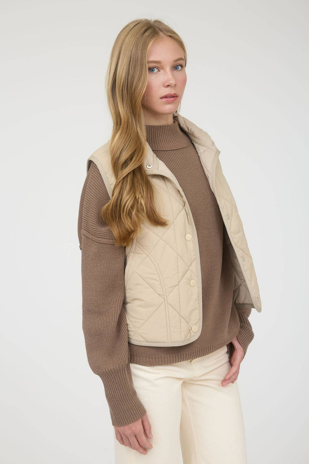 QUILTED PUFFER VEST: MOCHA