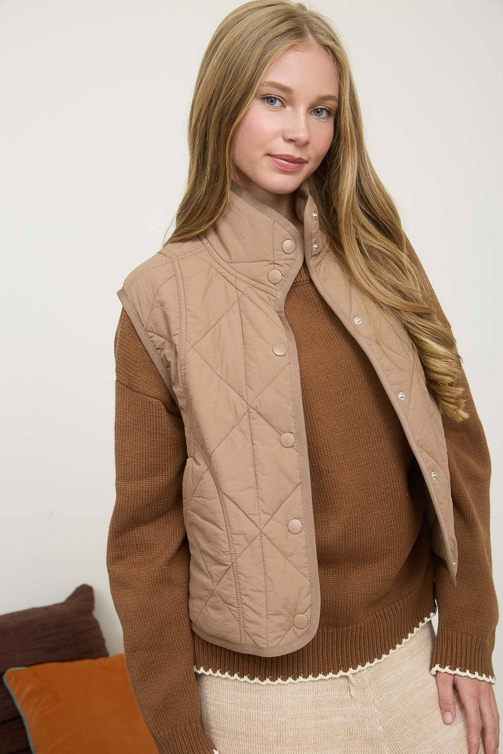 QUILTED PUFFER VEST: MOCHA