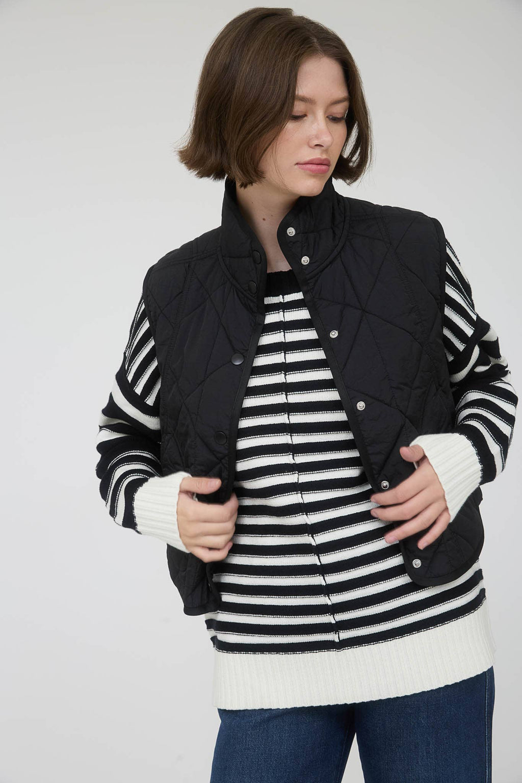 QUILTED PUFFER VEST: MOCHA