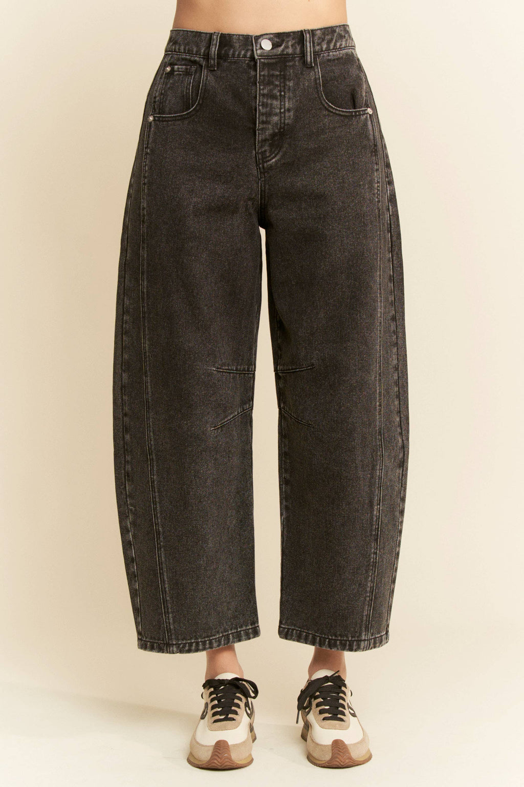 Patch Pocket Wide Leg Barrel Jeans