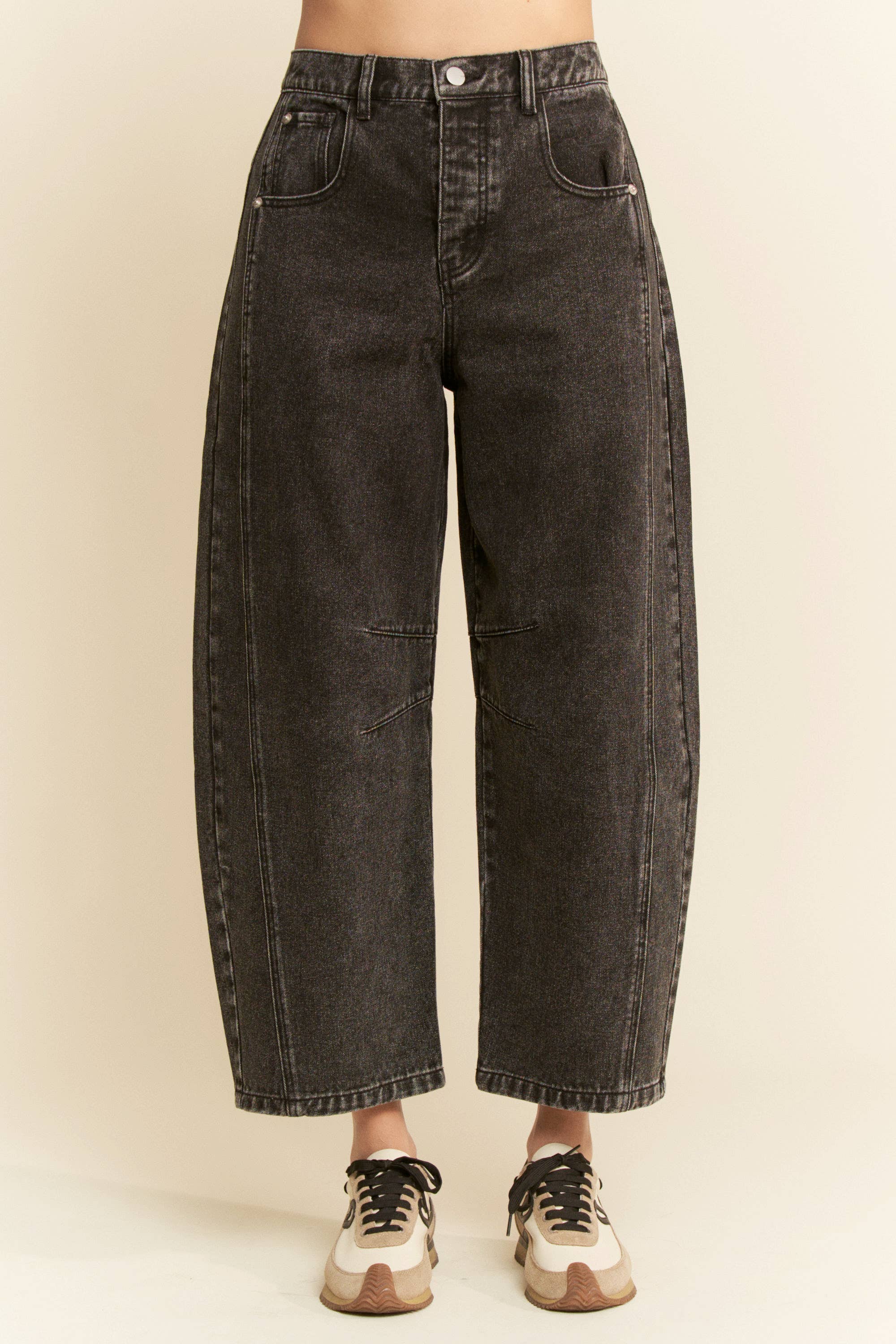 Patch Pocket Wide Leg Barrel Jeans