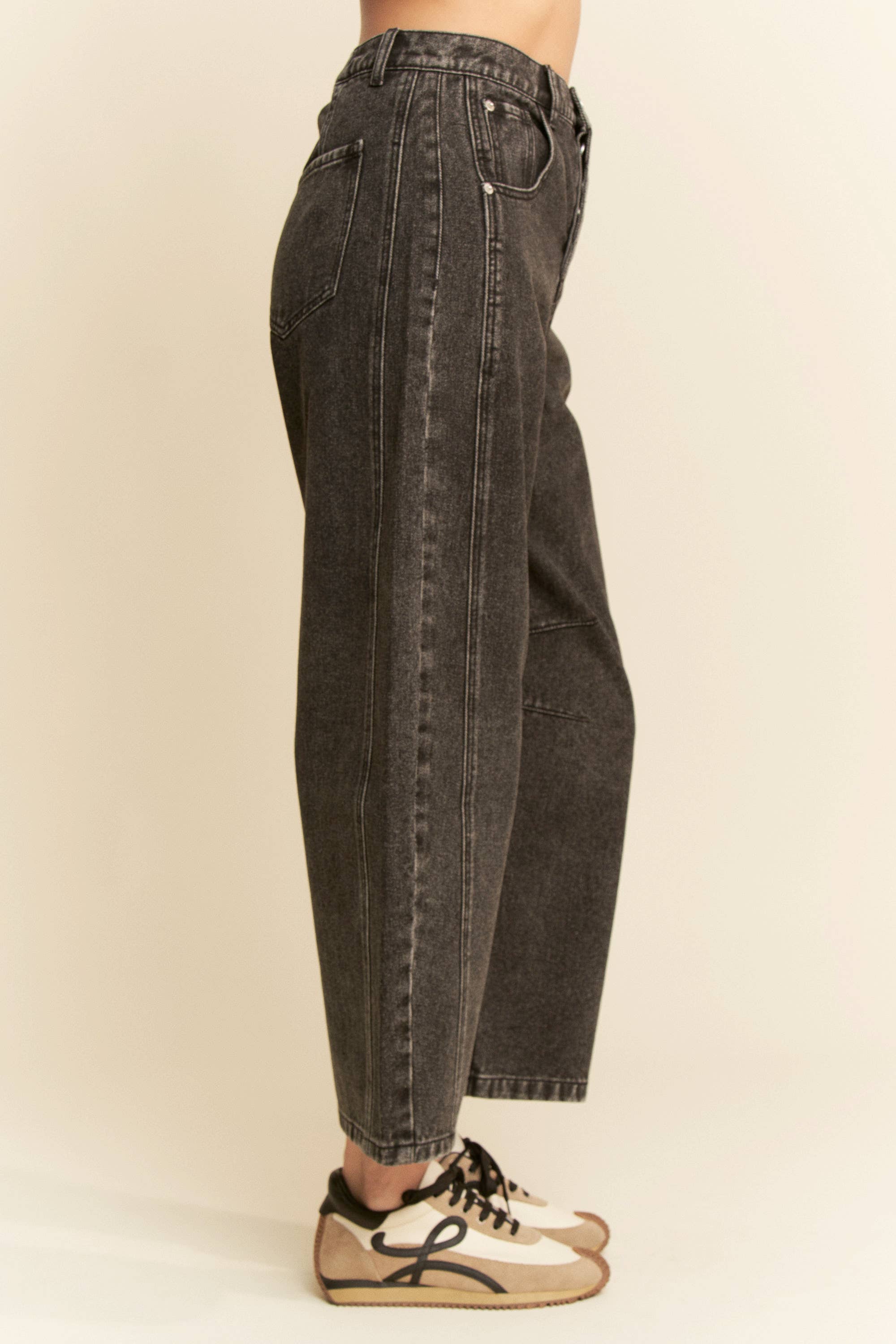 Patch Pocket Wide Leg Barrel Jeans