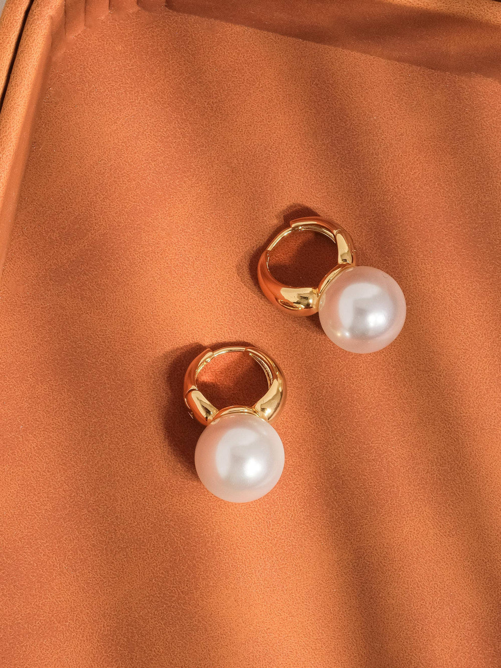 Reine 18K Gold Classic Pearl Earring: Yellow Gold