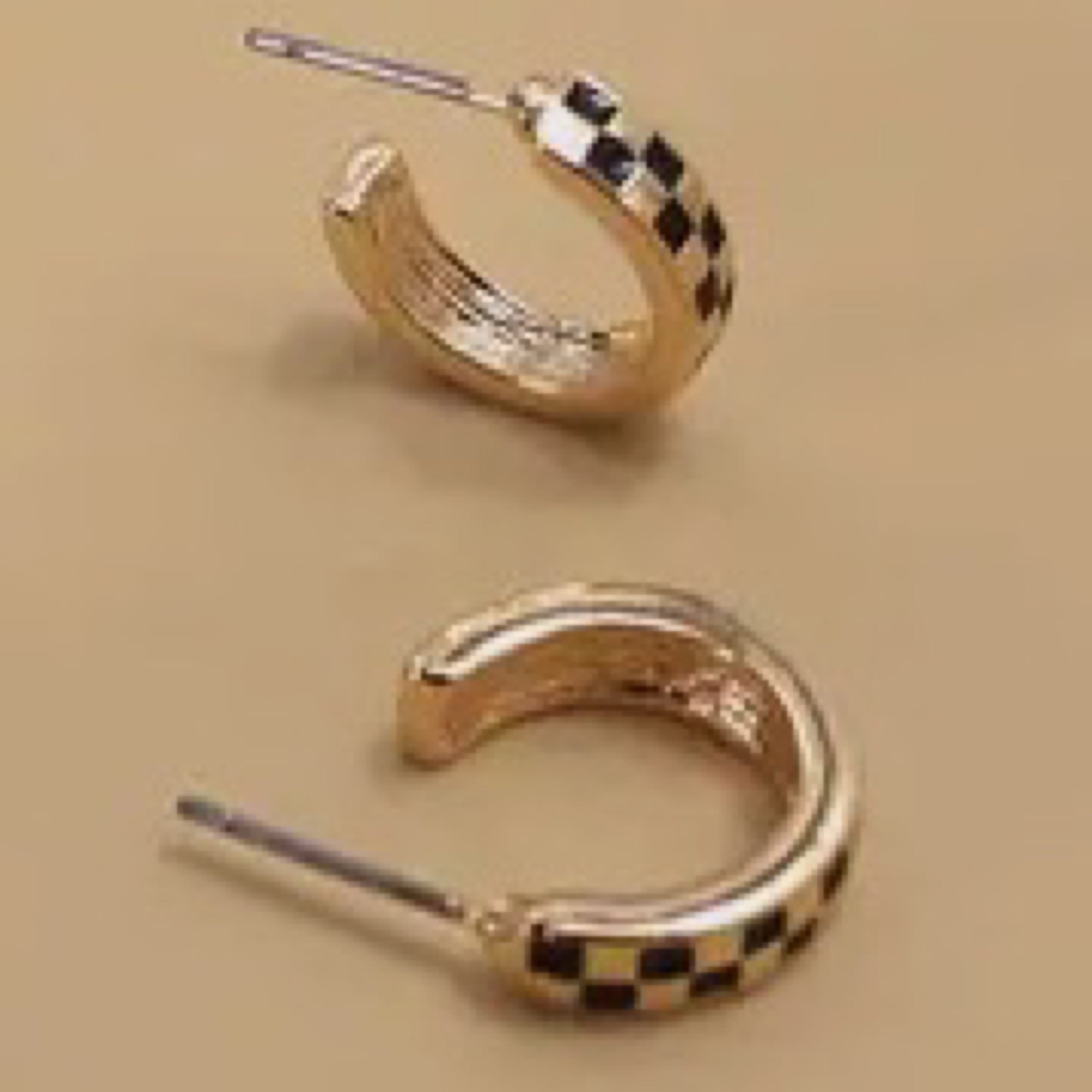 Mini Huggie Checkered Hoop