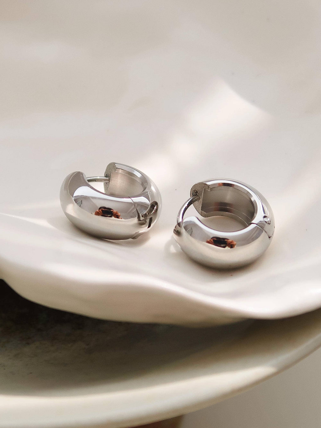 18K Non-Tarnish Classic Hoop Earring YG