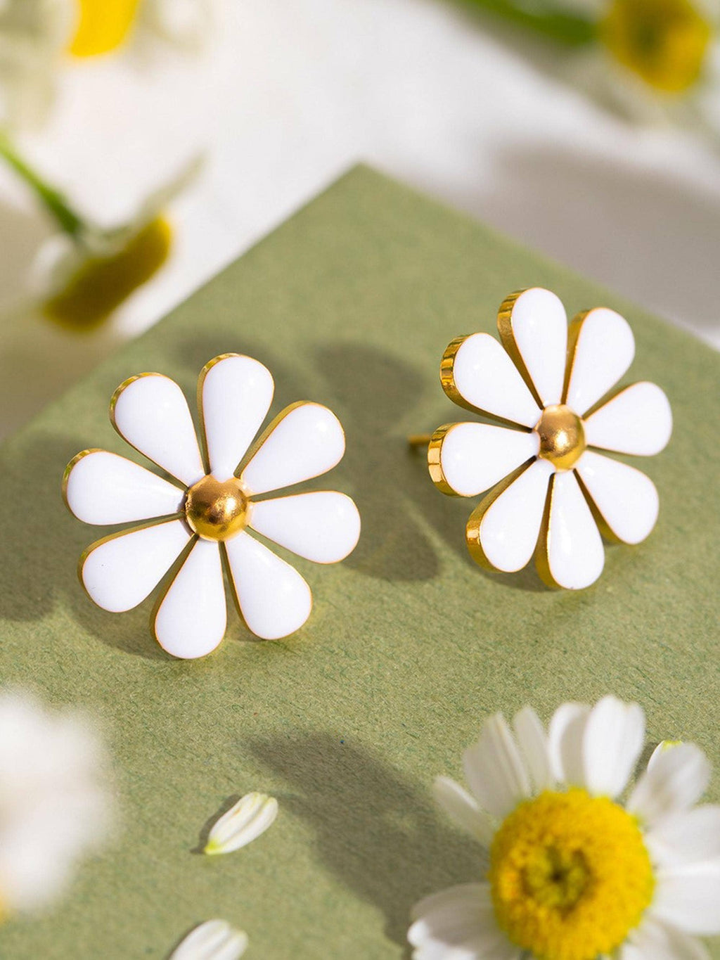 Bree 18K Non-Tarnish Daisy Stud: Yellow Gold
