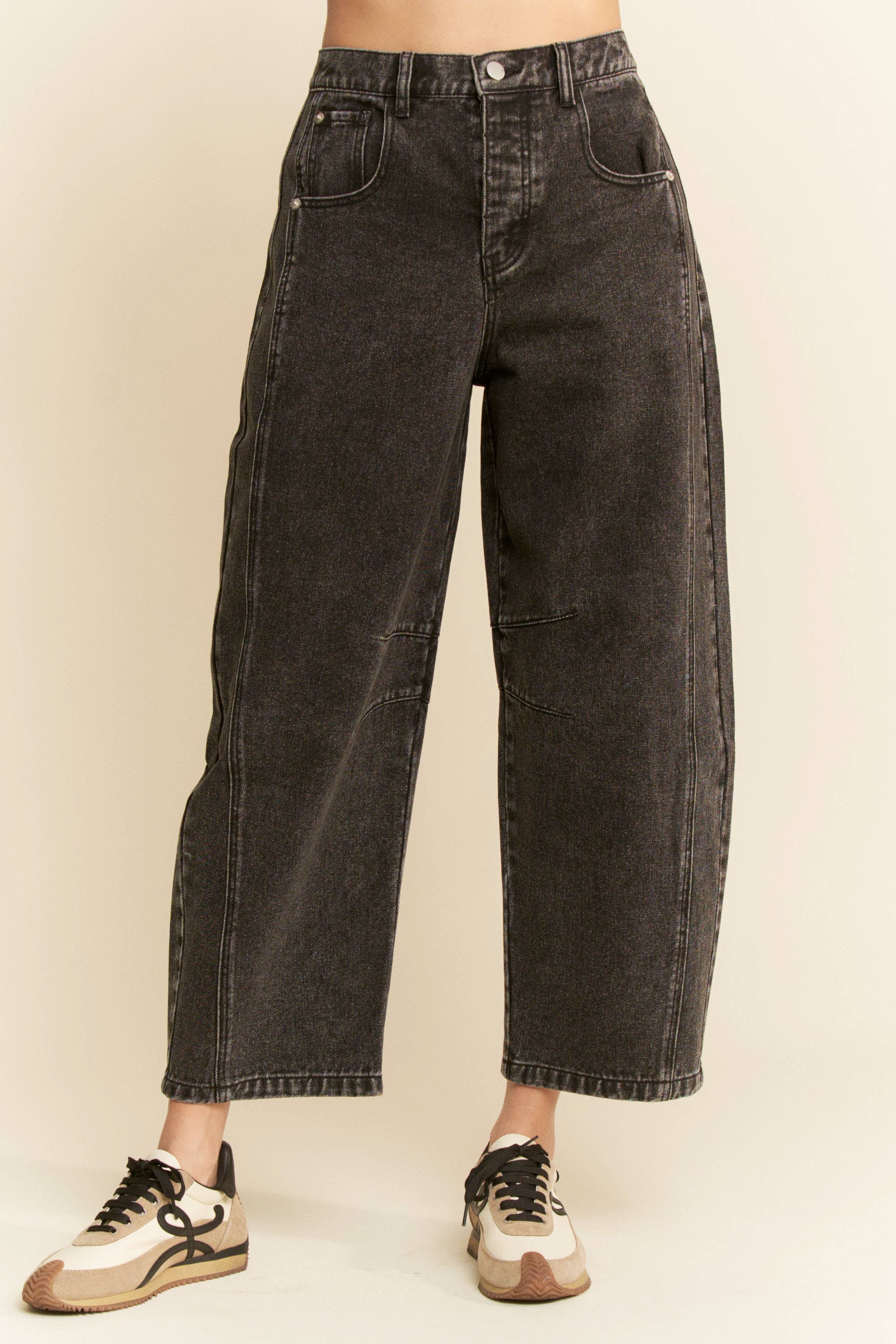 Patch Pocket Wide Leg Barrel Jeans