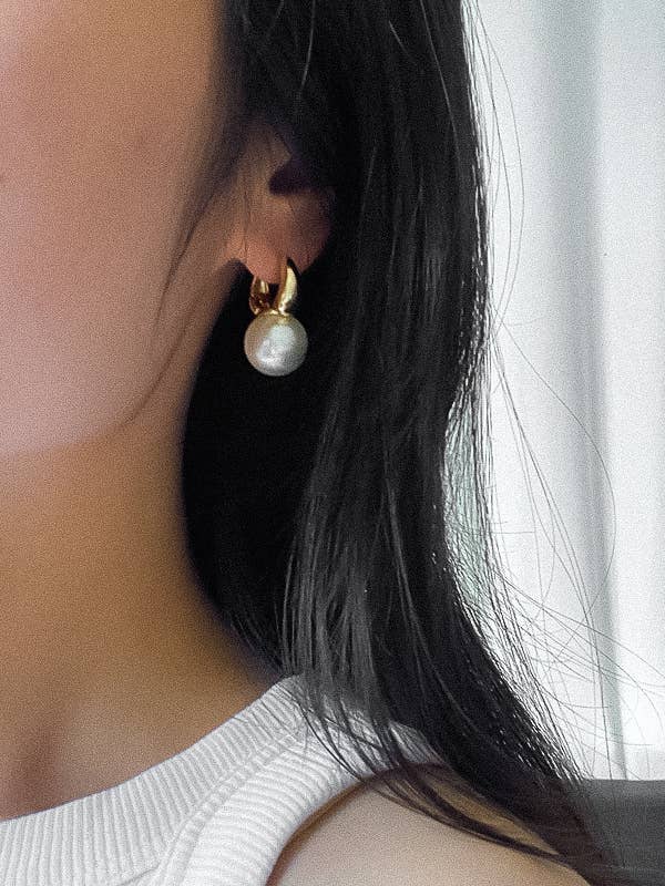 Reine 18K Gold Classic Pearl Earring: Yellow Gold