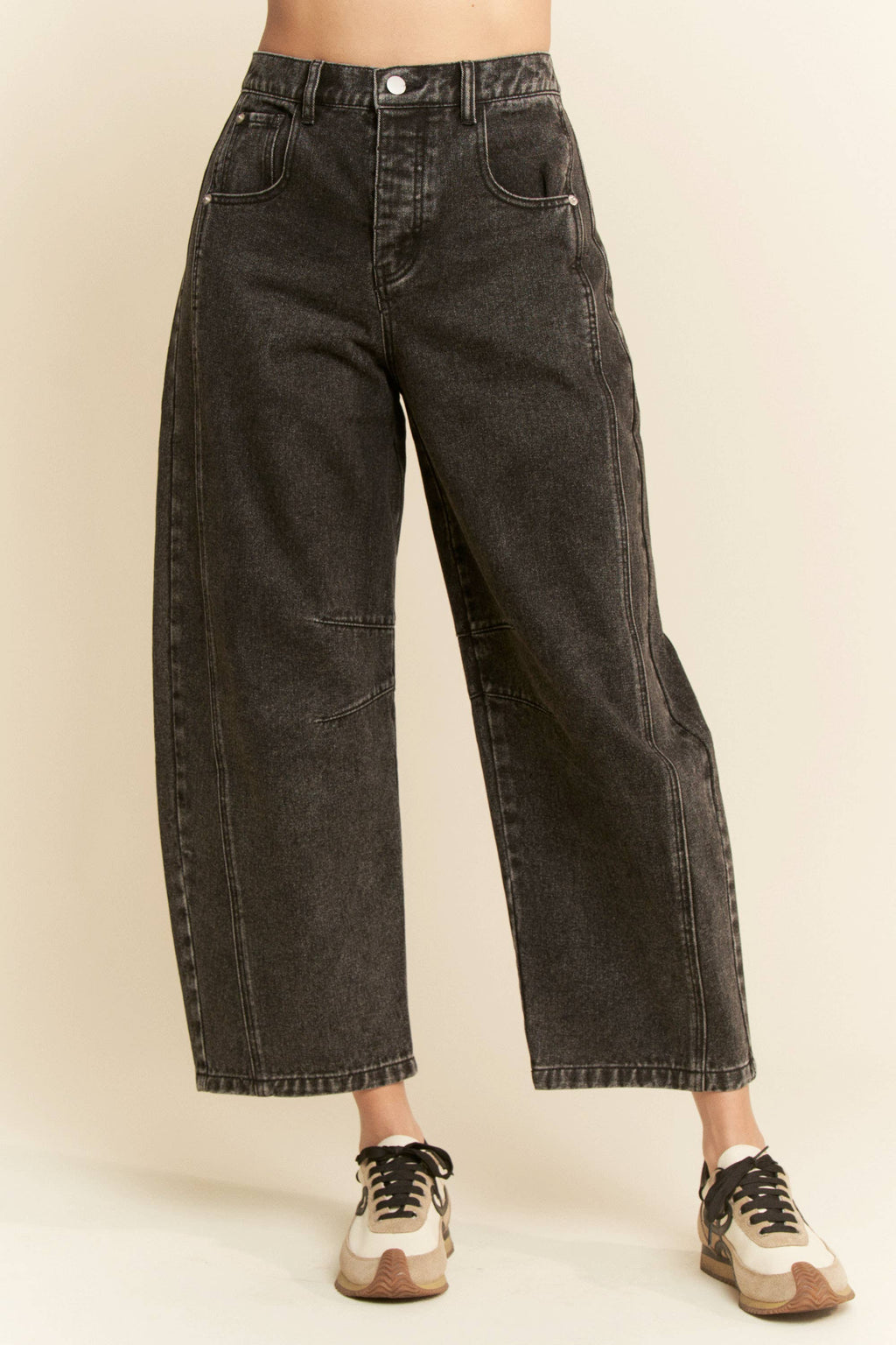 Patch Pocket Wide Leg Barrel Jeans