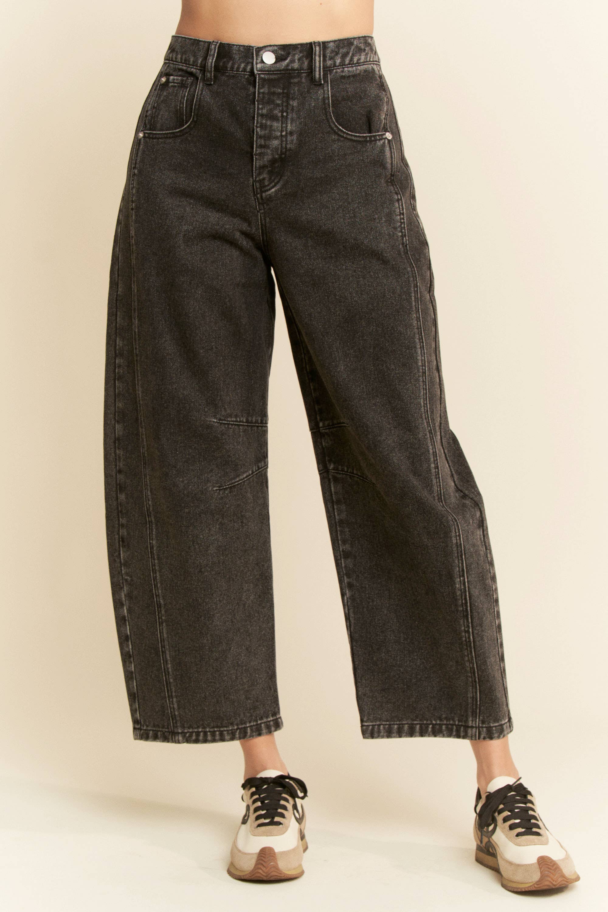 Patch Pocket Wide Leg Barrel Jeans