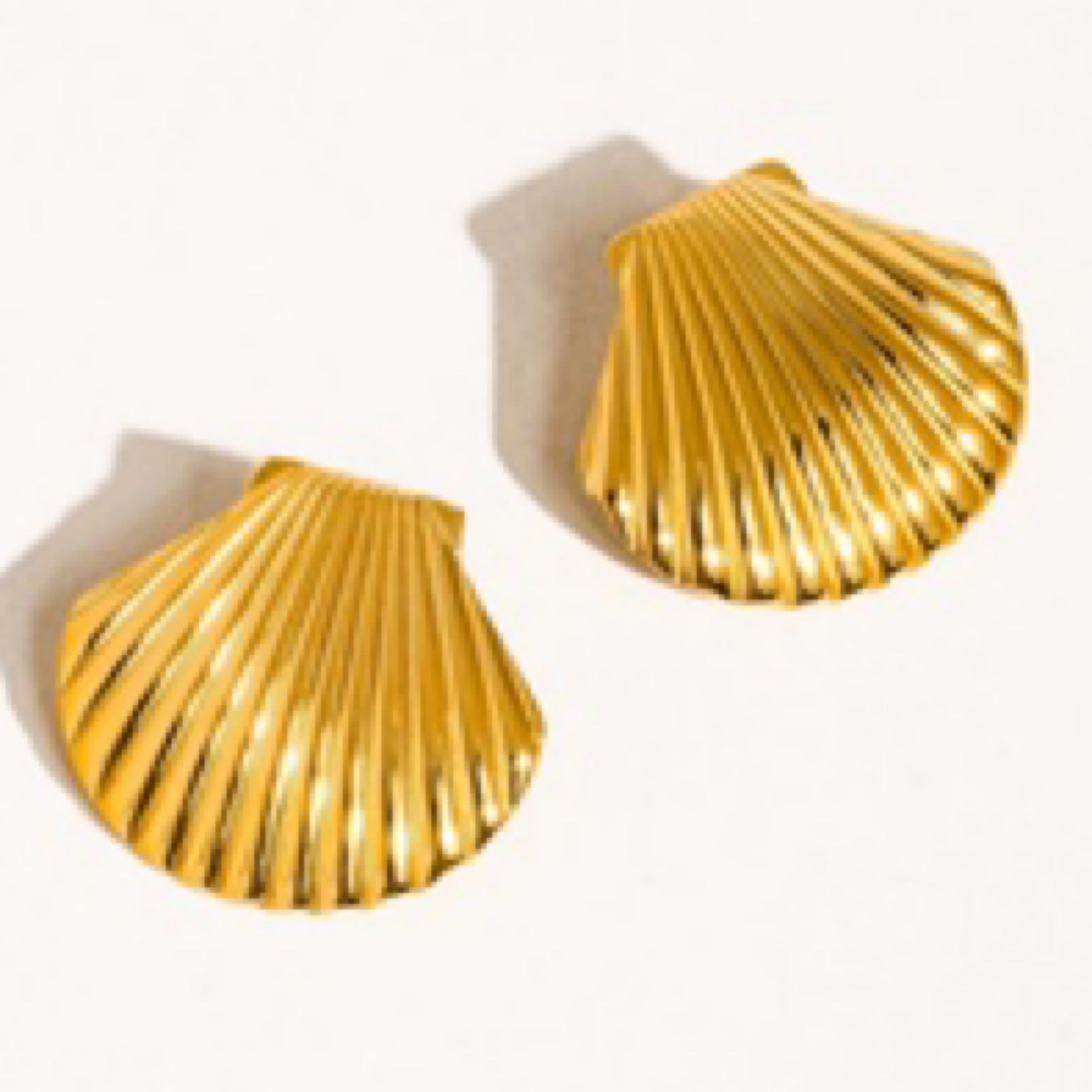 Cèpe Non-Tarnish Shell Earrings