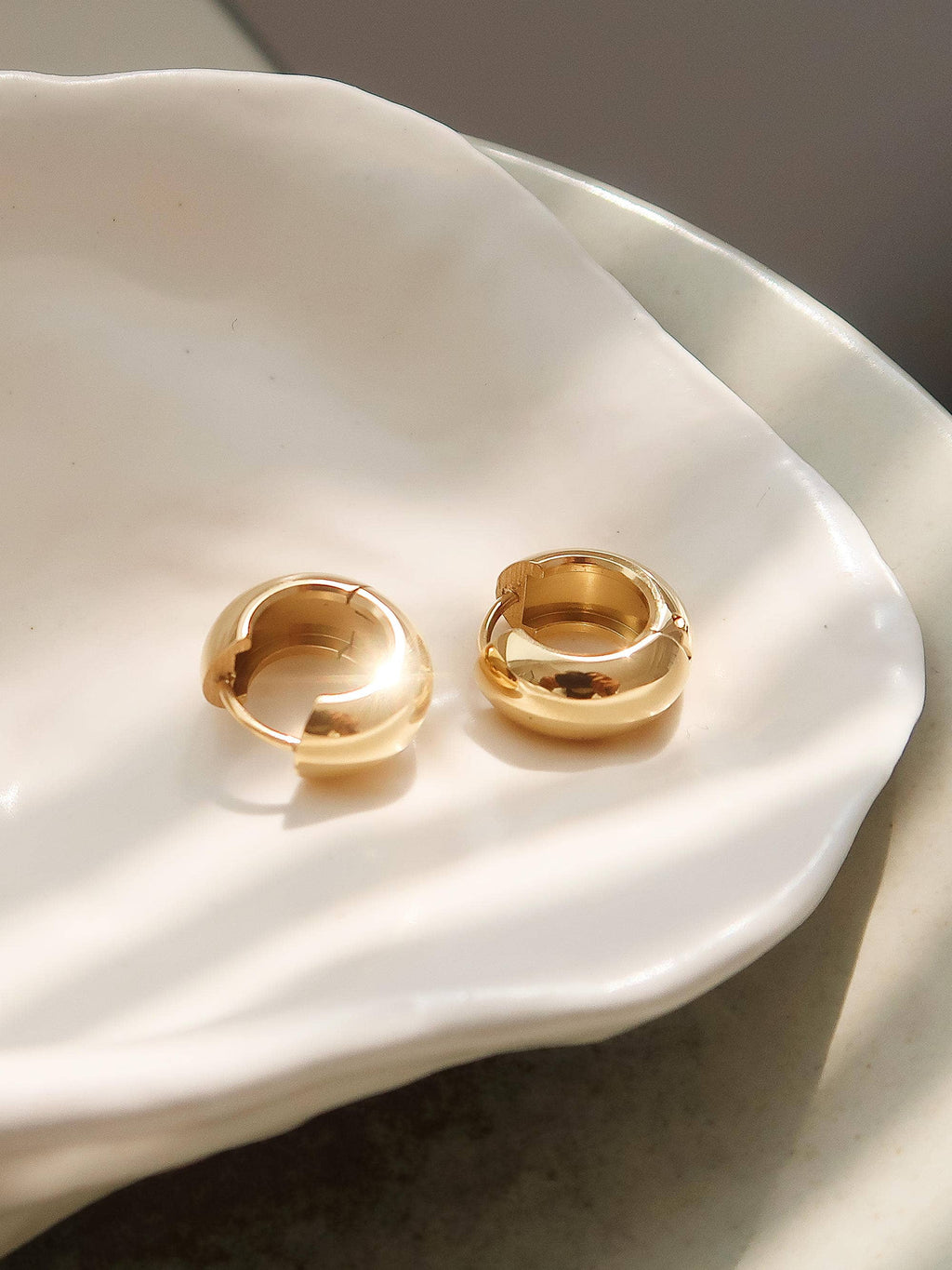 18K Non-Tarnish Classic Hoop Earring YG