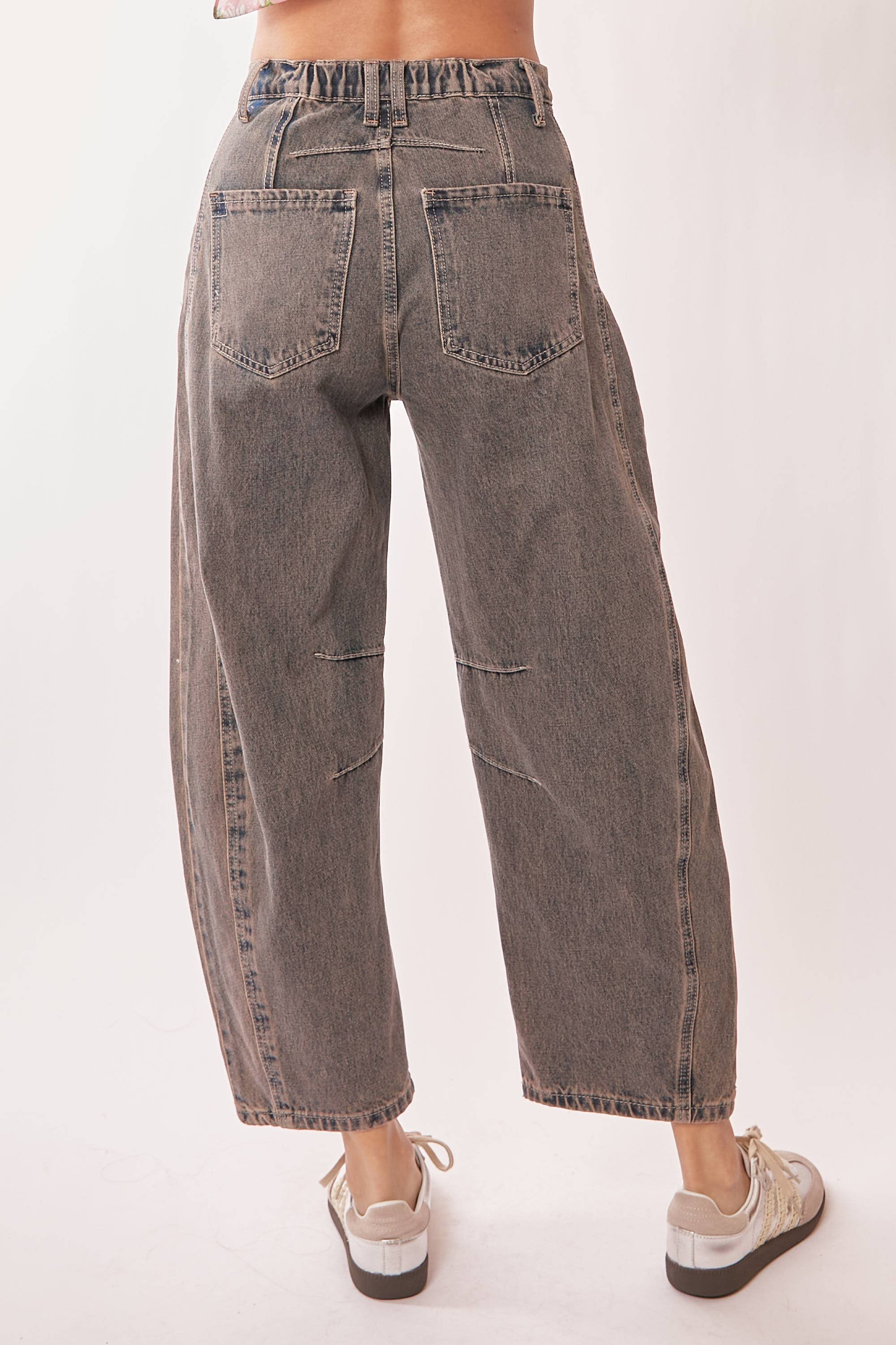 Patch Pocket Wide Leg Barrel Jeans