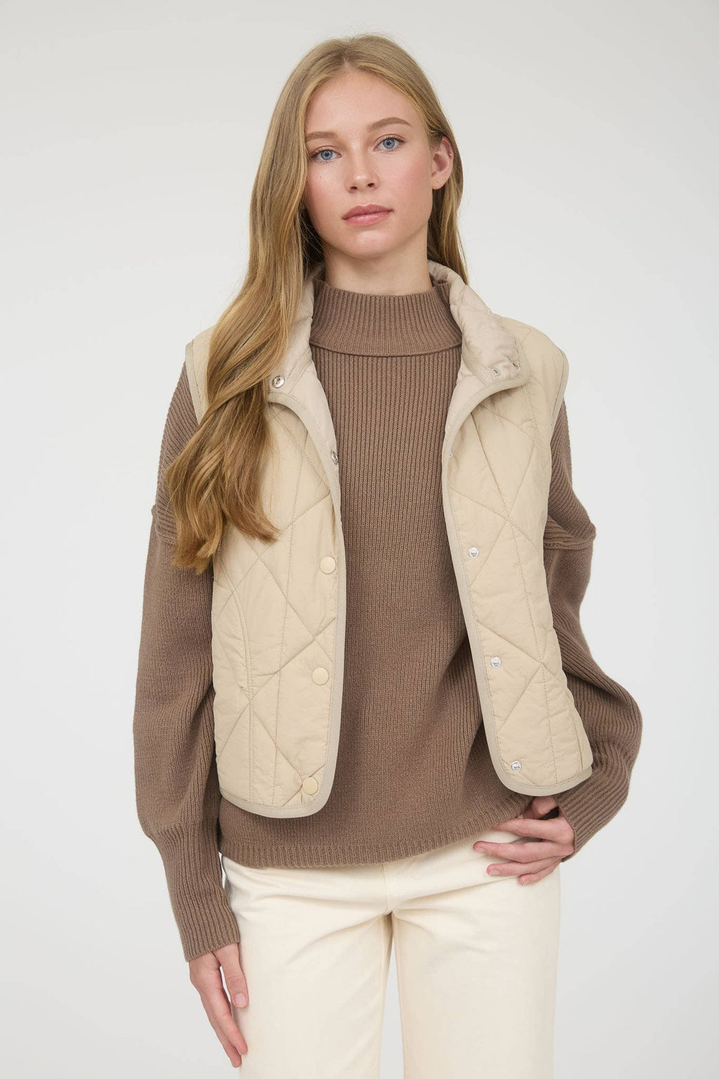 QUILTED PUFFER VEST: MOCHA